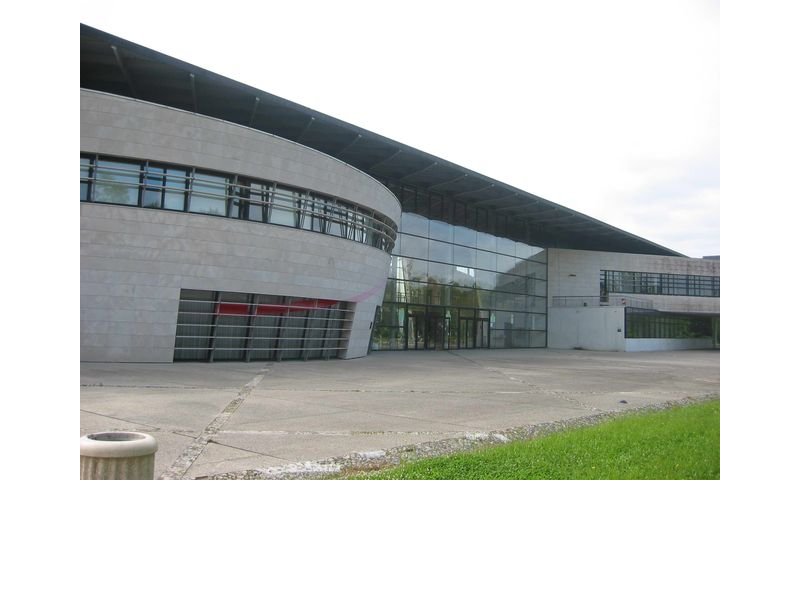 Entrée principale de l'établissement